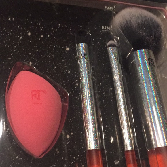 NIB - Real Techniques Glam it Up Edition. Bundle - Picture 3 of 4